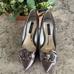 Nina dress heels. Gray fabric. Sz 9.5M